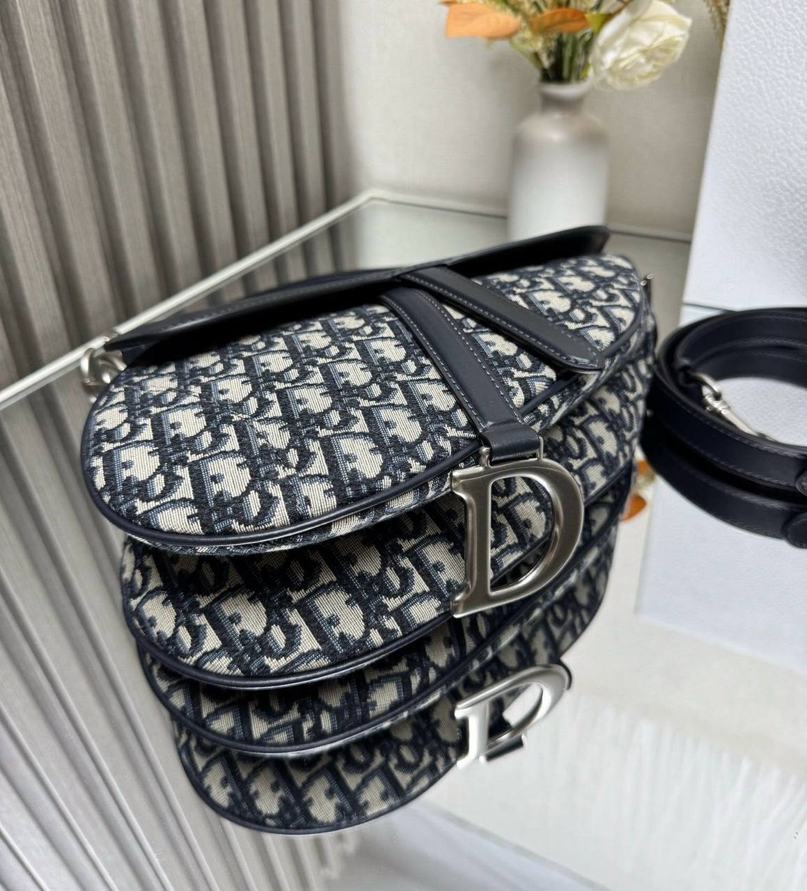 DIOR 
 HIGH QUALITY 
WITH BOX 
🎁🎁🎁

120 dhs✅

Zain295
♥️♥️♥️