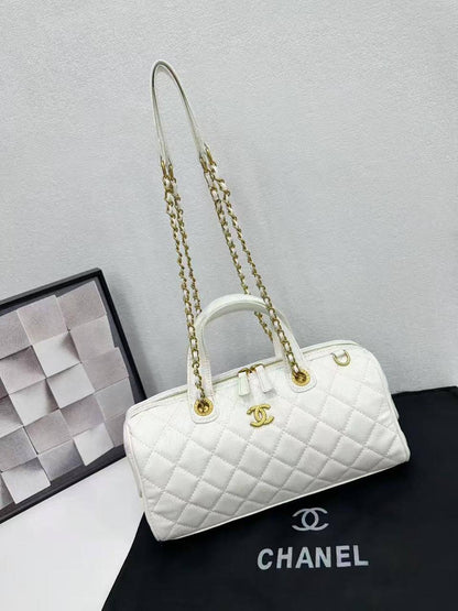 CHANEL
 NEW CAME GOOD QUALITY 
90 dhs🪙💕

Zain39
♥️♥️♥️