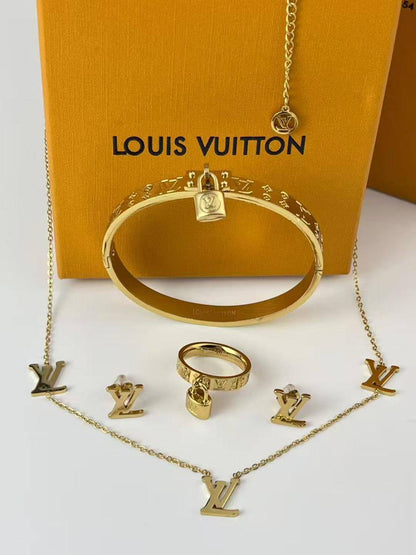 *Stainless steel SET 💯*
Necklace ❤️‍🩹
Earring 🍁
Breslat ❣️
Ring 💍 free size

With normal boxes 📦 

And paper bag 🛍️
45 dhs🪙

Zain216
♥️♥️♥️