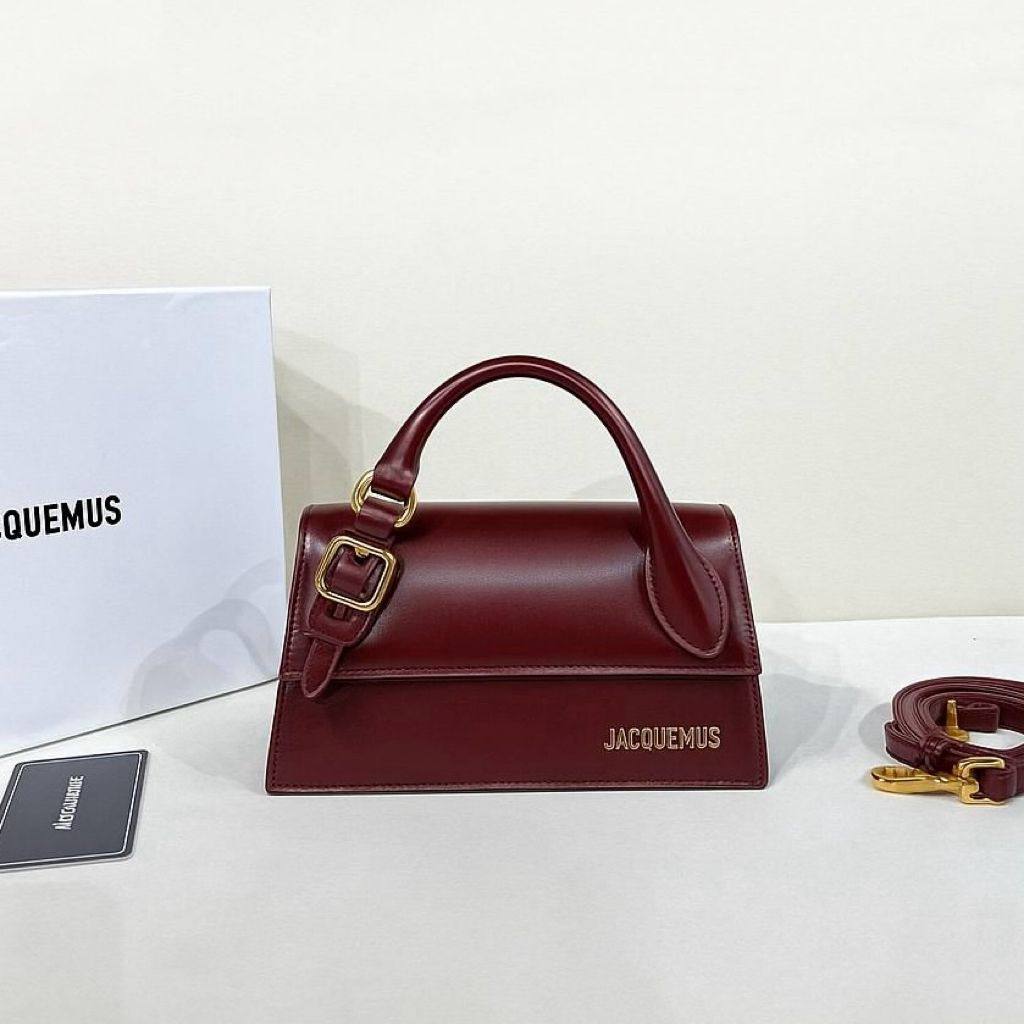 JACQUEMUS 

RESTOCK 
GOOD QUALITY 

WITH BOX 
100 dhs🇦🇪🇦🇪

SIZE: 20cm

Zain39
♥️♥️♥️
