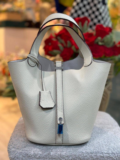 Hermas  Picotin
With box
🎁🎁🎁

95 dhs❣️


Zain29
♥️♥️♥️
