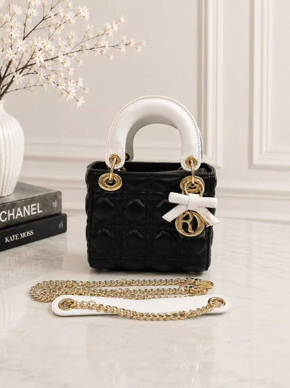 Dior
125 dhs🇦🇪🇦🇪

SIZE：17×9×14

Super good 
quality 

with box
Zain35
♥️♥️♥️