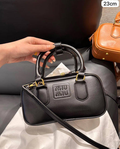 🌷 Miumiu
1⃣️ First quality +🎁
Size : 23 * 8 * 11 cm
85 dhs✅
with box🎁

Zain115
♥️♥️♥️