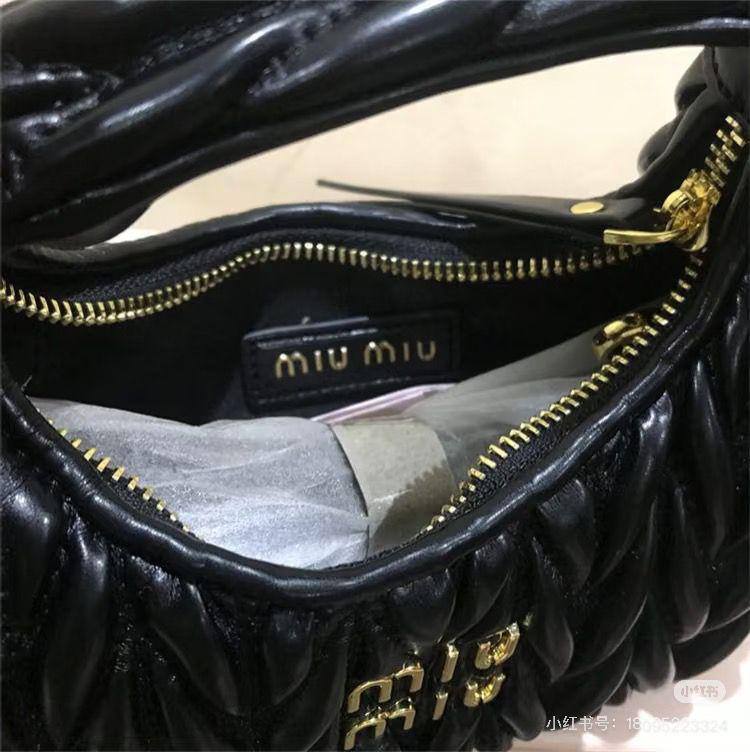 MIU MIU 

25*18*7 cm

100 dhs🇦🇪

With box

Zain17 
♥️♥️♥️