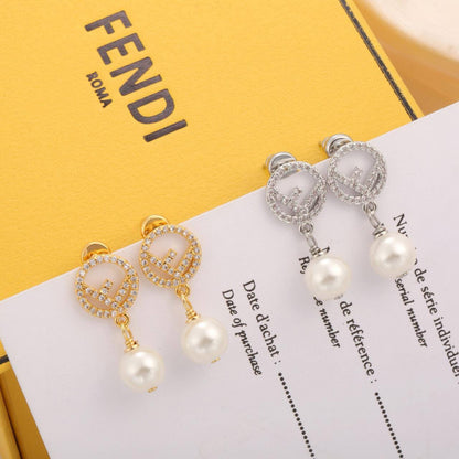 Fendi earrings* ☘️
Master quality 

45 dhs🪙🌨️
normal box 📦

Zain48
♥️♥️♥️