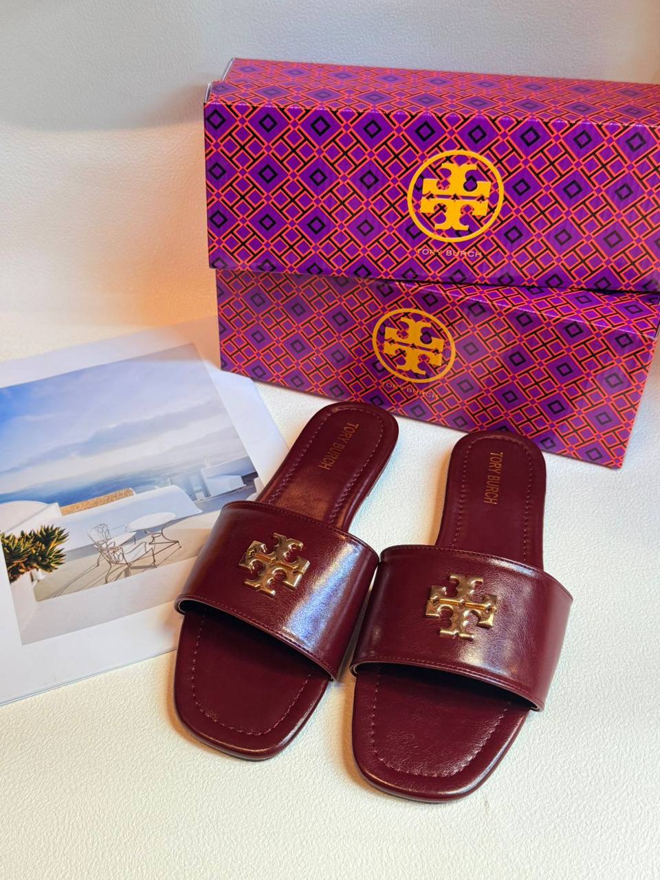 Slippers
Size 36-41
65 dhs✅

Zain236
♥️♥️♥️