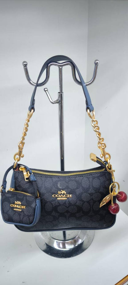 Coach
good quality
With box 
95 dhs💓

Zain203
♥️♥️♥️