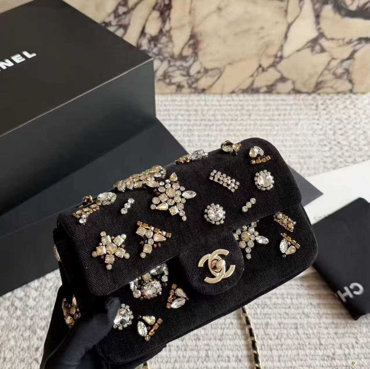 Chanel 
Master❣️❣️
340 dhs✅
size:20cm

Zain114
♥️♥️♥️