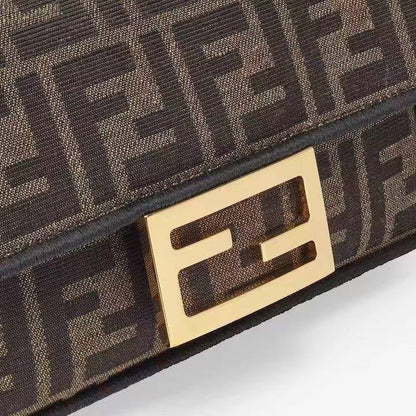 FENDI NEW CAME HIGH QUALITY WITH BOX 
120 dhs🇦🇪🇦🇪

Zain295
♥️♥️♥️