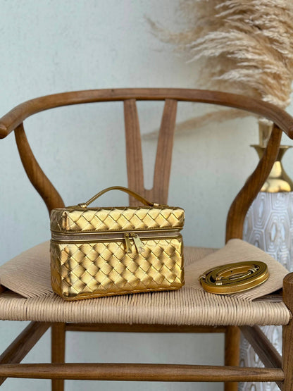 BOTTEGA VENETA
20cm
320 dhs🇦🇪🇦🇪
Top quality 
With box🎁

Zain167
♥️♥️♥️