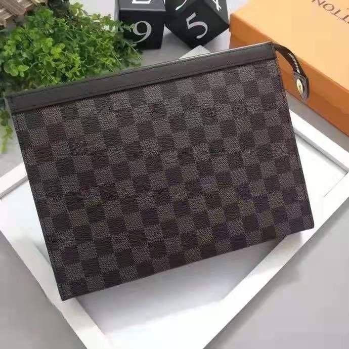 Lv  
Gucci

clutch bag

With box 
80 dhs🇦🇪🇦🇪

Zain50
♥️♥️♥️