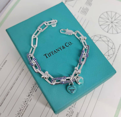 Tiffany ❤️‍🔥*
Bracelet 🦋
Master quality 💯
Non tarnish 💯
With normal boxes 🗃️ 
And paper bag 🛍️
60 dhs✅
With master box 🗃️ 
90 dhs✅

Zain216
♥️♥️♥️