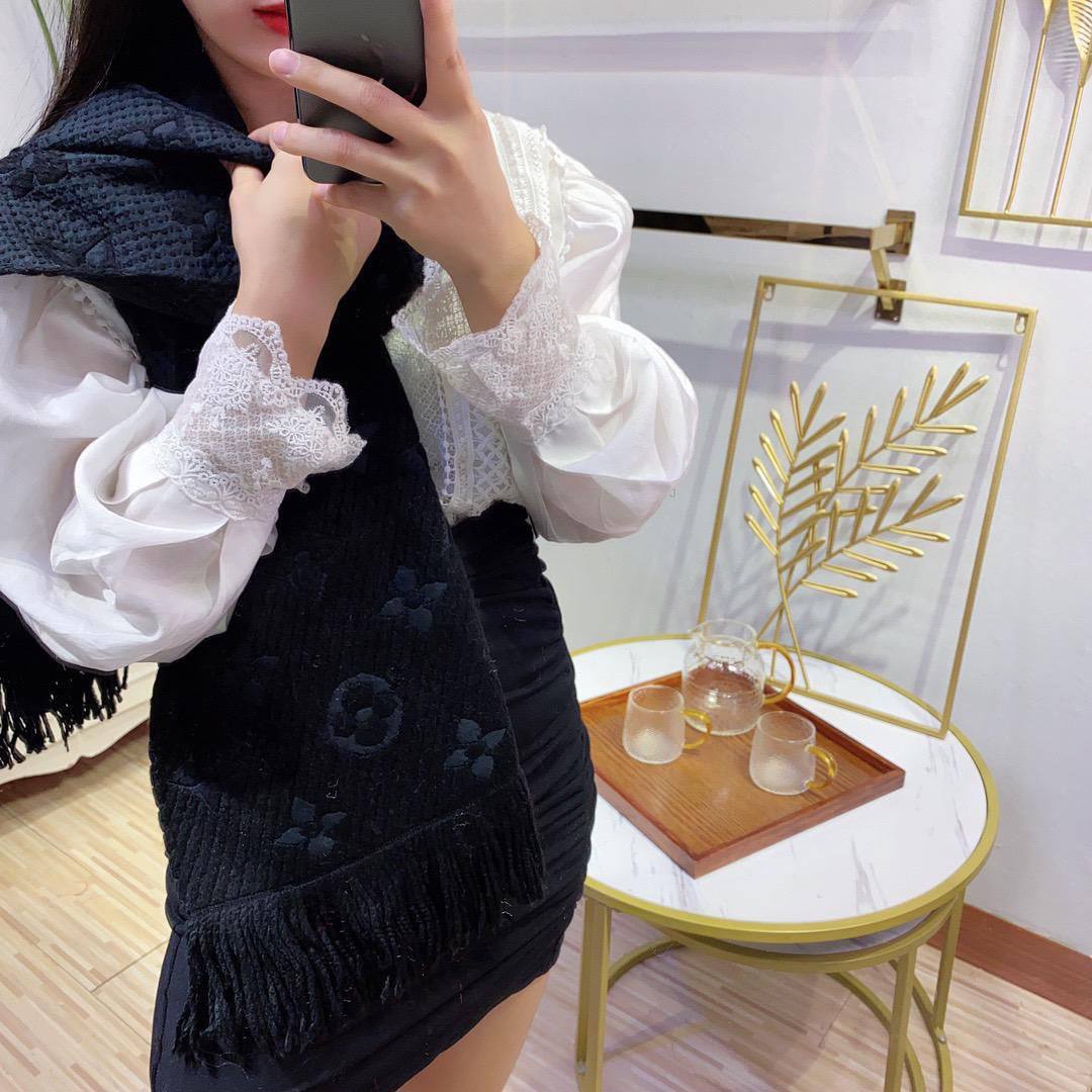 Coming new stock
Winter scarf 
45 dhs🪙🌨️

Zain93
♥️♥️♥️