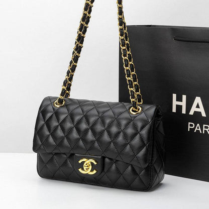 Chanel
Best quality

With box’s
🎁🎁🎁

95 dhs🪙🌨️
size 26cm

Zain158
♥️♥️♥️