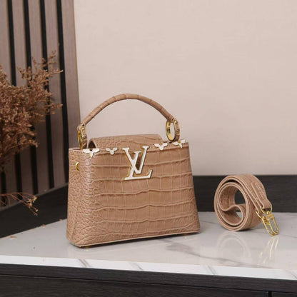 Loius vuittion

Good quality 

Size 20cm
100 dhs🇦🇪🇦🇪

With box 📦 
Zain70 
♥️♥️♥️