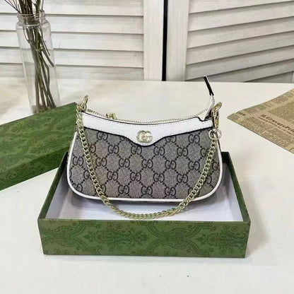 GUCCI 
GOOD QUALITY
 WITH BOX 🎁
75 dhs✅

Zain295
♥️♥️♥️