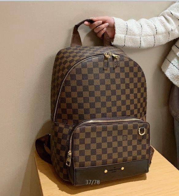 LV
38*31*20cm
90 dhs🇦🇪

Zain17
♥️♥️♥️