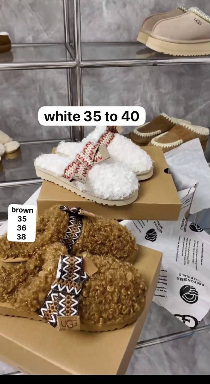Ugg slipper 

90 dhs🇦🇪🇦🇪

Zain103
♥️♥️♥️