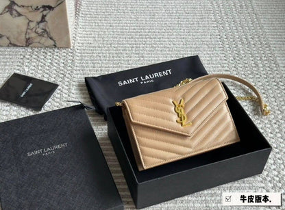 YSL

85 dhs🇦🇪

SIZE：18cm

With the box
🎁🎁🎁

Zain35
♥️♥️♥️