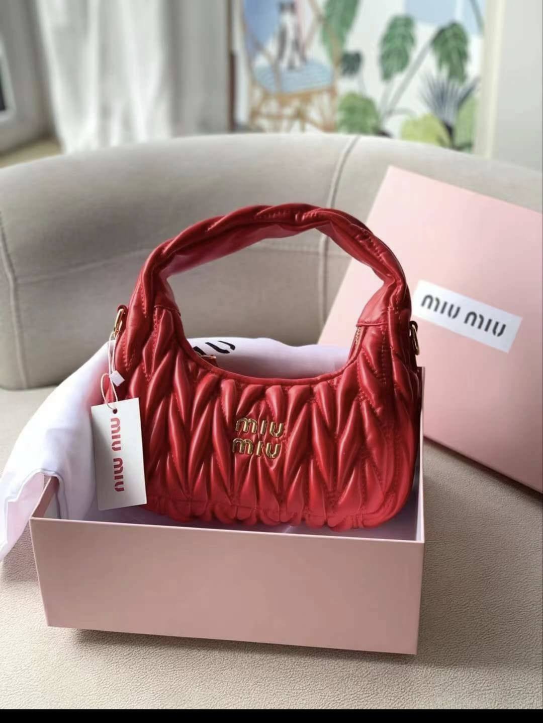 Miu Miu
95 dhs❣️

Withbox
🎁🎁🎁

Zain143
♥️♥️♥️
