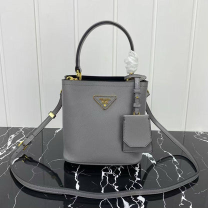 Prada

340 dhs🇦🇪🇦🇪🇦🇪


Zain153
♥️♥️♥️