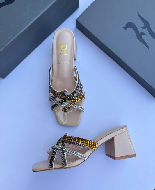 Gina 
120 dhs🪙🌨️
Size 36-42

Zain55
♥️♥️♥️