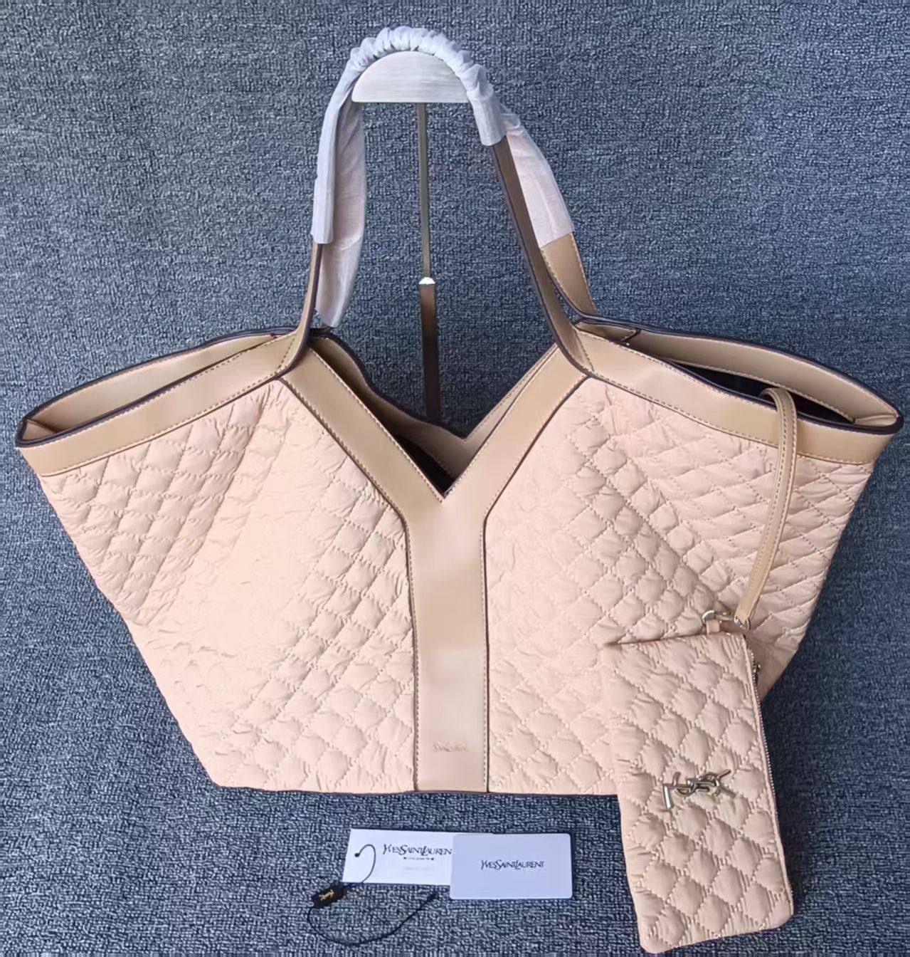 YSL  
GOOD QUALITY 
130 dhs❣️

Zain39
♥️♥️♥️