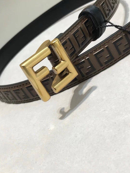 Fendi
2 cm

280 dhs🇦🇪🇦🇪🇦🇪

Zain164
♥️♥️♥️