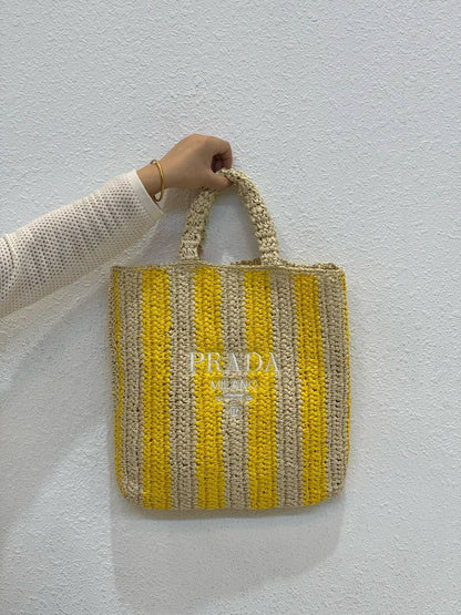 Prada
36cm
85 dhs✅

Zain244
♥️♥️♥️