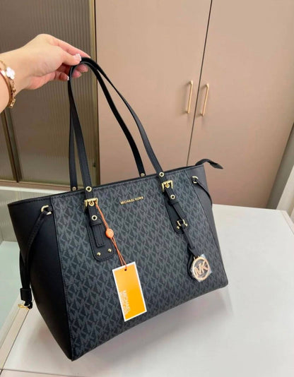 Mk
95 dhs💛
size 40×14×26cm

Zain42
♥️♥️♥️