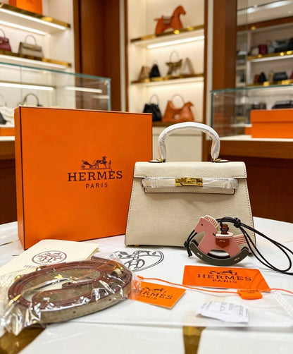 Hermes 
100 dhs✅
with box 
Good quality

Zain07
♥️♥️♥️