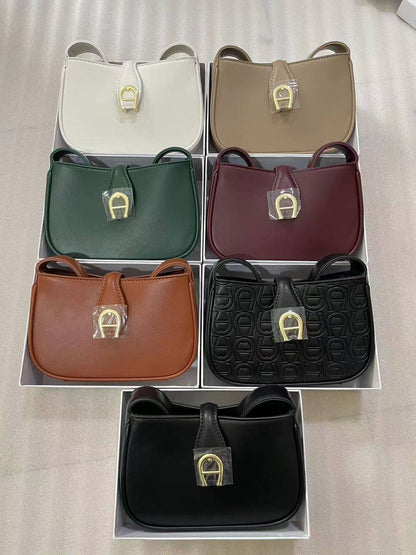Aigner
95 dhs✅ 

with box
🎁🎁🎁

Zain72
♥️♥️♥️