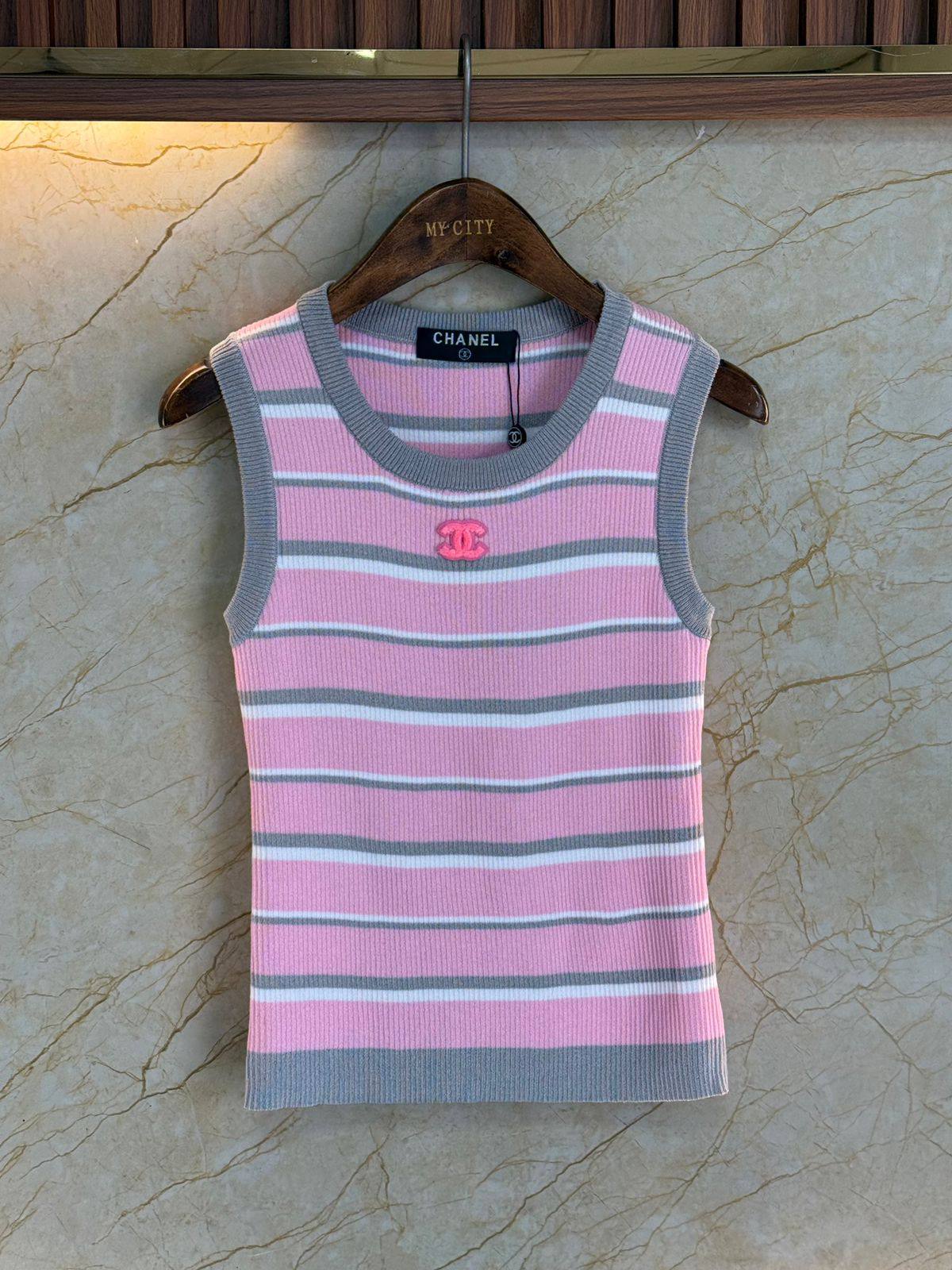 CHANEL
Women’s Knit Top
Master Quality 
SML
250 dhs💚

Zain276
♥️♥️♥️