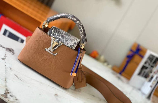 Bags
Update Stock
100 dhs✅
high quality 

With box
🎁🎁🎁

Zain26
♥️♥️♥️