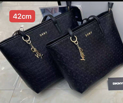 DKNY
110 dhs❣️

Zain102
♥️♥️♥️