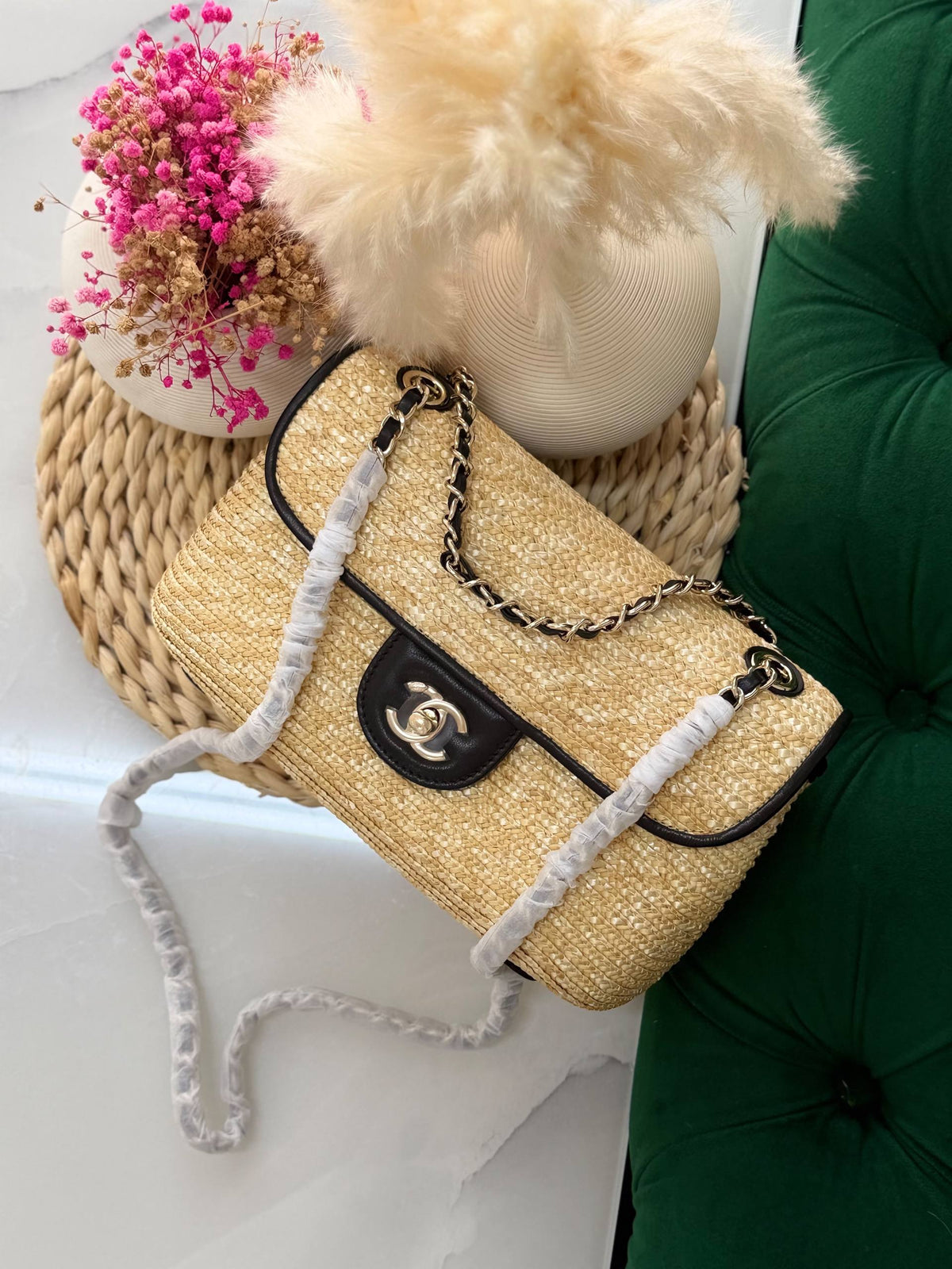 CHANEL✨
Size: 23Cm and 28Cm💥
Available original box 📦 
With full packing 🎀🎀
Super high quality 💥💥


For Price 👇 WhatsApp✅
0568585901 
0507557372
0552275751 Owner Zain 👌

Zain283
♥️♥️♥️