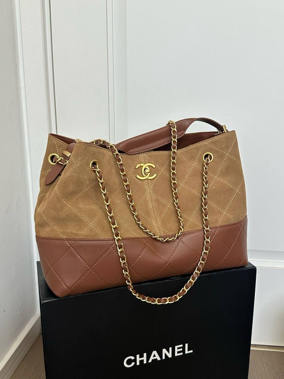 Chanel 
Master🌺🌺
#34cm=330 dhs✅
#24=310 dhs✅

Zain228
♥️♥️♥️