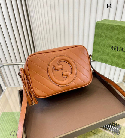 GUCCI 
VERY GOOD QUALITY 
SPECIAL OFFER 
WITH BOX
🎁🎁🎁

65 dhs✅

Zain39
♥️♥️♥️