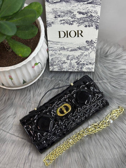 DIOR
SIZE……….24CM🌷
95 dhs🪙🌨️
with BOX✅

Zain51
♥️♥️♥️