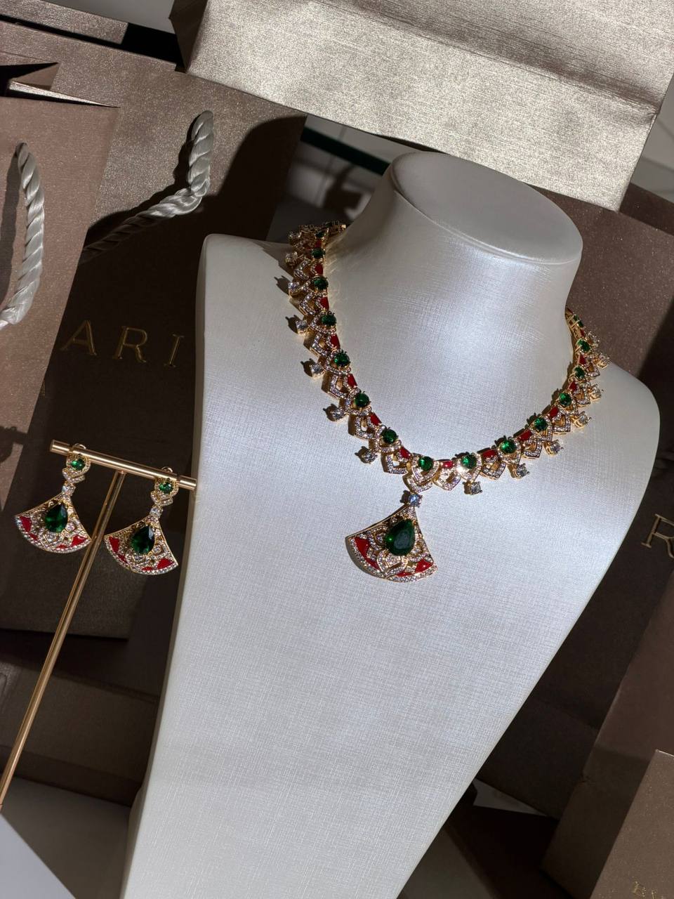 *BVlGARI*
New Collection 😍

Quality: Super Master 
Non -Tarnish color
* Necklace 
* ⁠Earrings
* ⁠For Price 👇 WTSP Text Zain 0568585901
* ⁠
* ⁠Zain268
♥️♥️♥️