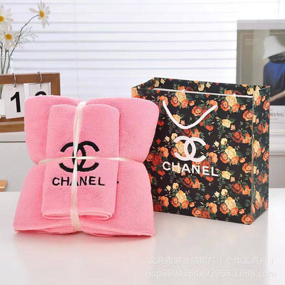 Brand 
Towels  
Good quality 
2 set
With paper 💼 
45 dhs✅

Zain99
♥️♥️♥️