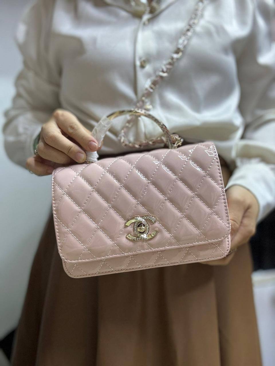 🌟 Chanel 24P
1️⃣ First quality +🎁
Size : 22 * 16 * 7 cm
80 dhs🌺
with box 🎁

Zain115
♥️♥️♥️