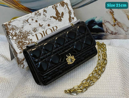 Dior

Good quality 

with box 
115 dhs 🇦🇪

Zain186
♥️♥️♥️