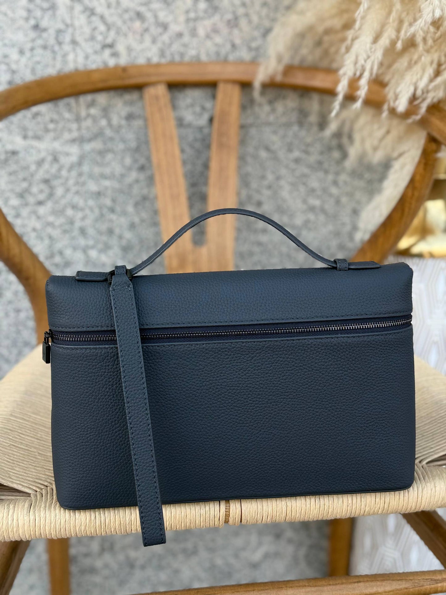 New Collection✨✨✨
LORO PIANA Man Bag
29cm
390 dhs🪙🌨️
Top quality 
With box🎁

Zain167
♥️♥️♥️