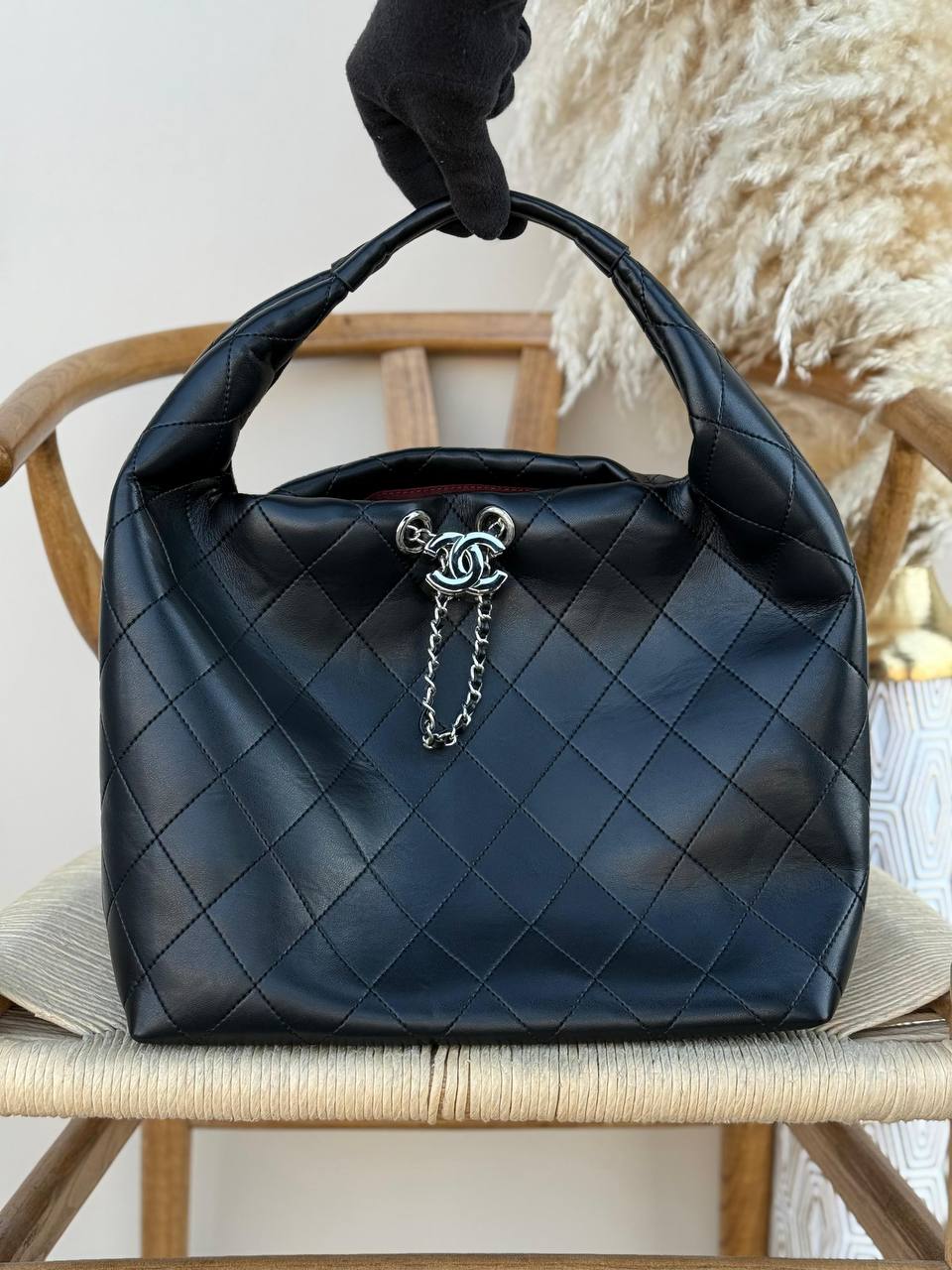 CHANEL
31cm
370 dhs🇦🇪
Top quality 
With box🎁

Zain167
♥️♥️♥️