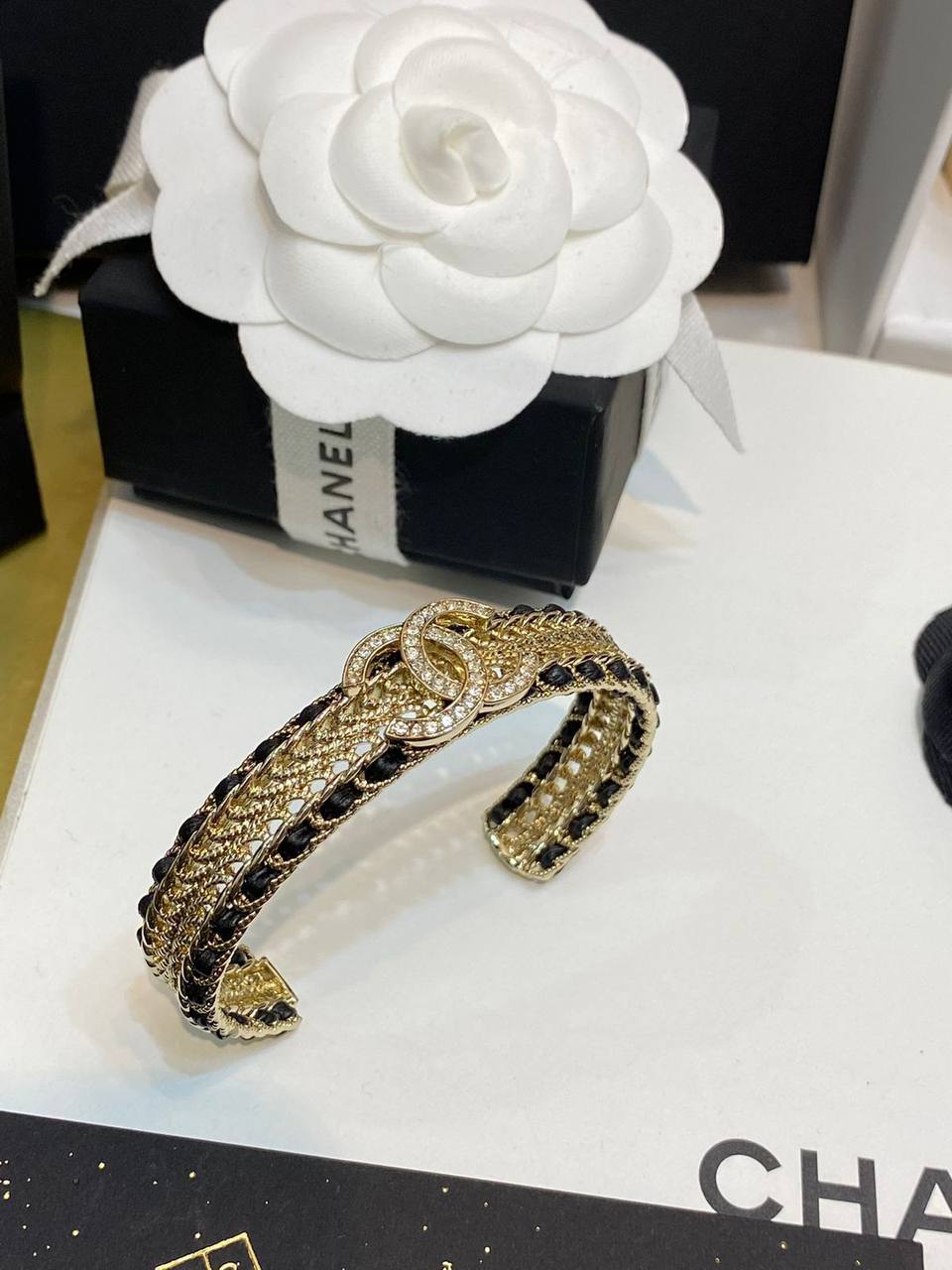 MASTER BANGLE
CHANEL
✨💫
55 DHS🇦🇪
WITH BOX AND PAPER BAG 🛍️🎁

Zain89
♥️♥️♥️