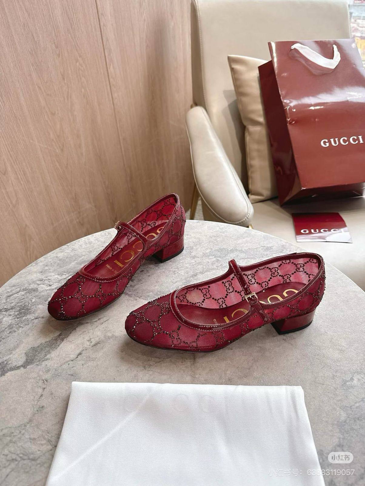 Gucci
Size 36-41
130 dhs🌺

Zain145
♥️♥️♥️