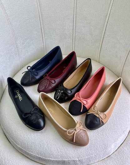 Chanel
Super *AAA* *+* Quality 💯 
With original packing🎁🎁
SIZE:36and42
Available now
450 dhs💓

Zain309
♥️♥️♥️