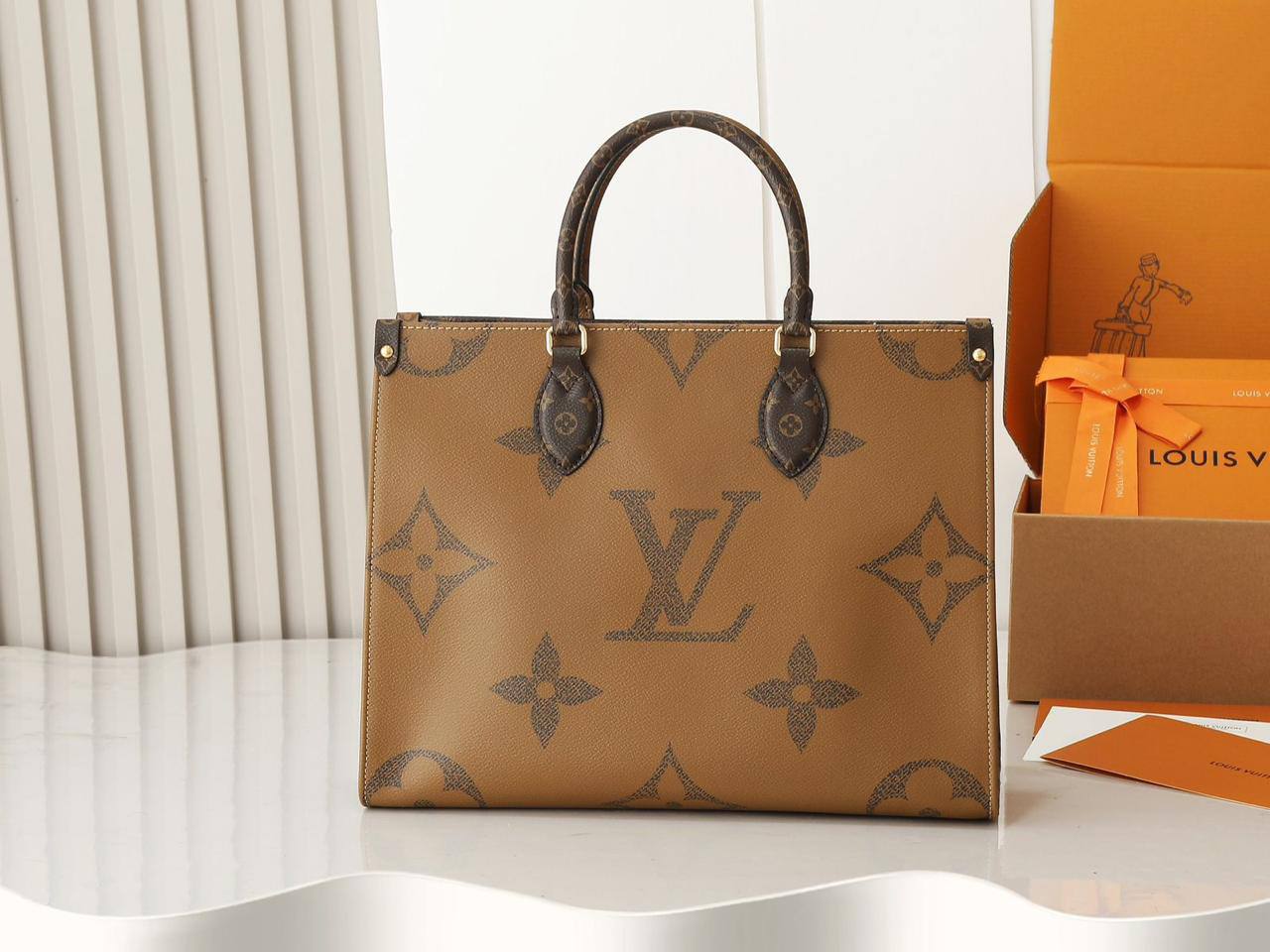 LV
ONTHEGO GOOD QUALITY MEDUIM SIZE NEW CAME 
100 dhs🇦🇪🇦🇪

Zain295
♥️♥️♥️