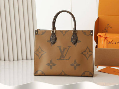 LV
ONTHEGO GOOD QUALITY MEDUIM SIZE NEW CAME 
100 dhs🇦🇪🇦🇪

Zain295
♥️♥️♥️